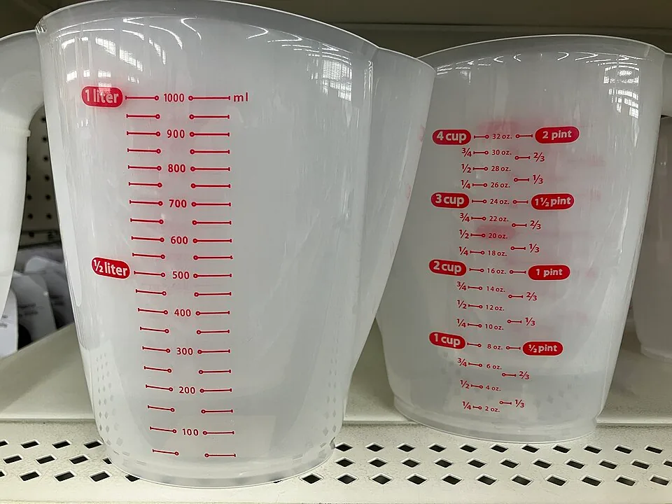 Measuring jugs with liter and milliliter scales